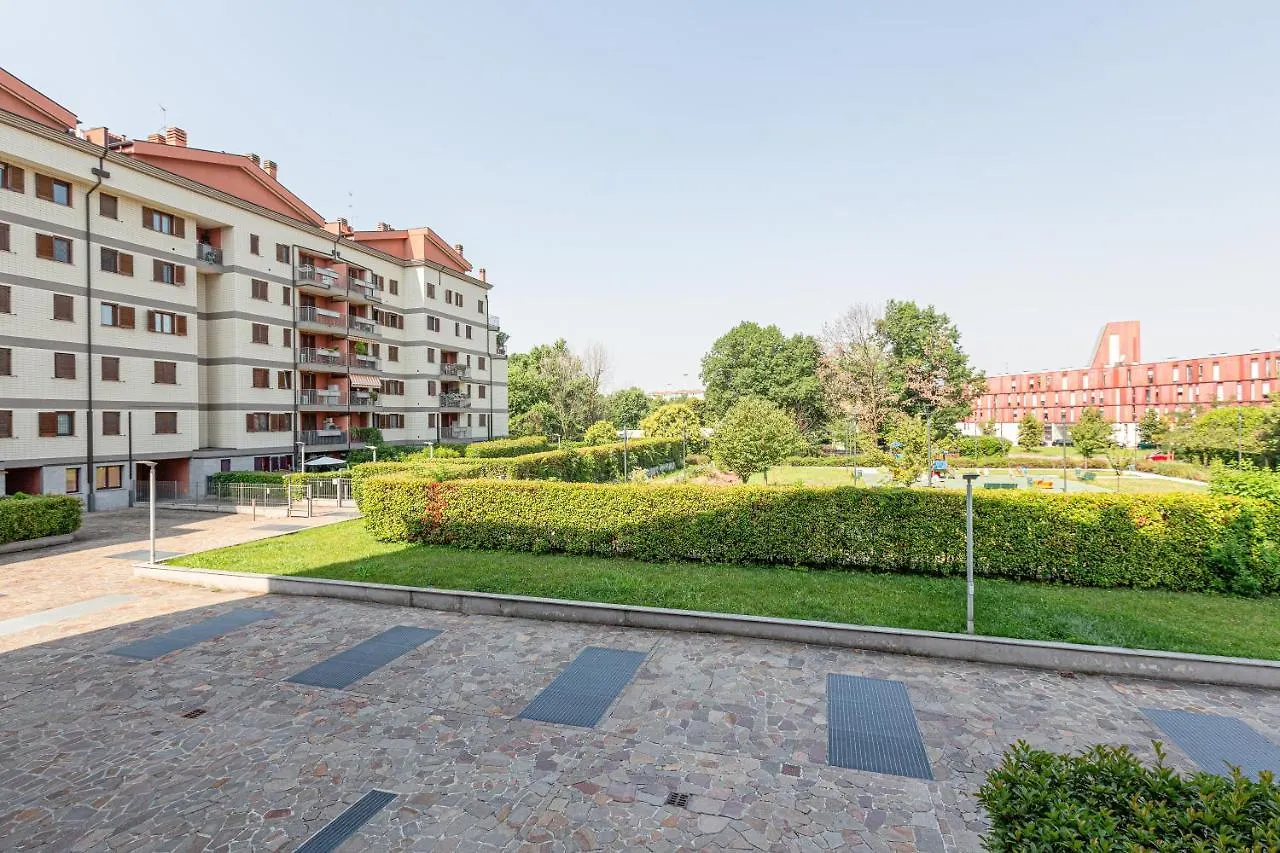Apartment With Balcony Nearby M3 Subway Yellow Line Milano