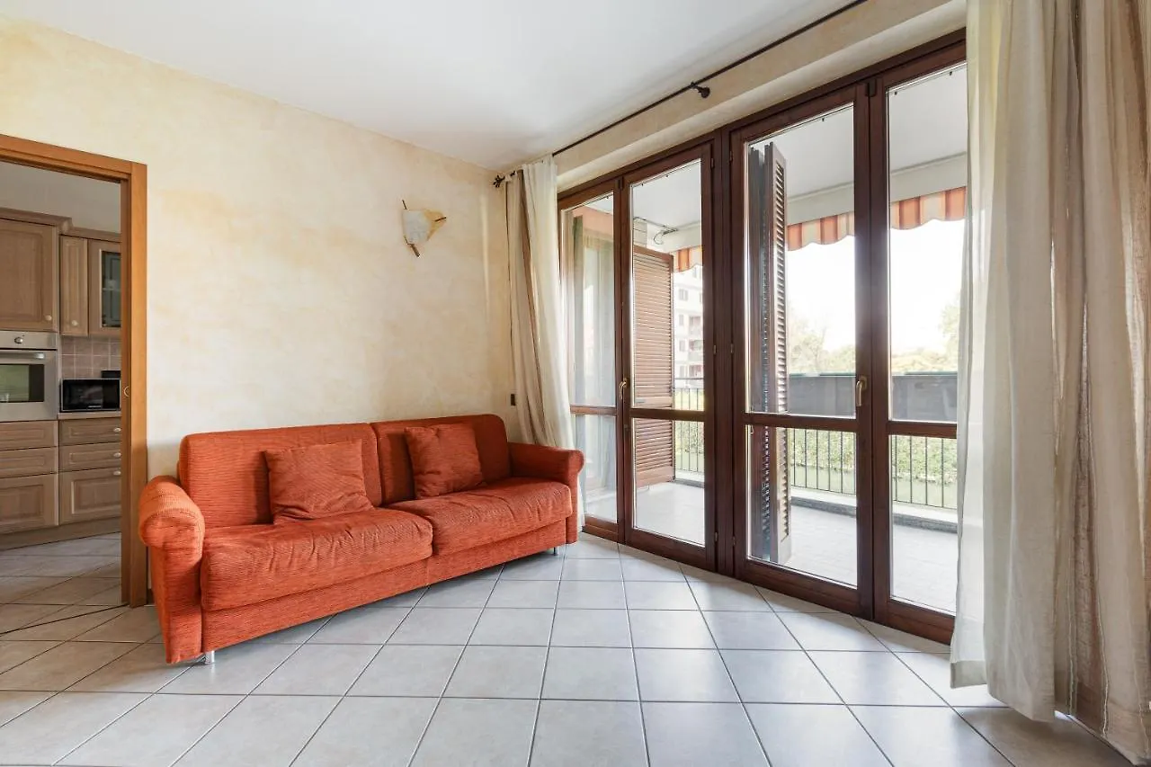 Apartment With Balcony Nearby M3 Subway Yellow Line Milano