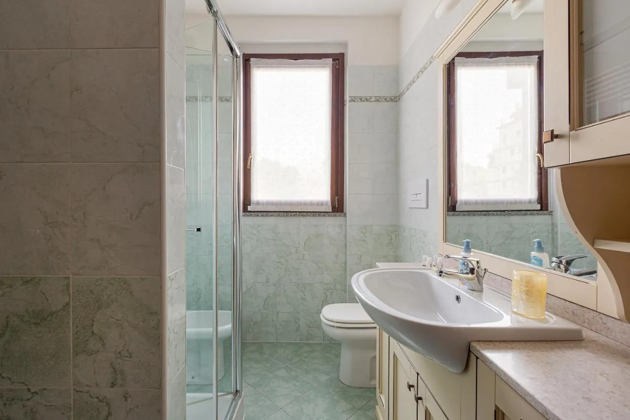 Apartment With Balcony Nearby M3 Subway Yellow Line Milano