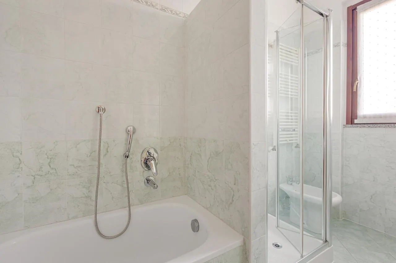 Apartment With Balcony Nearby M3 Subway Yellow Line Milano