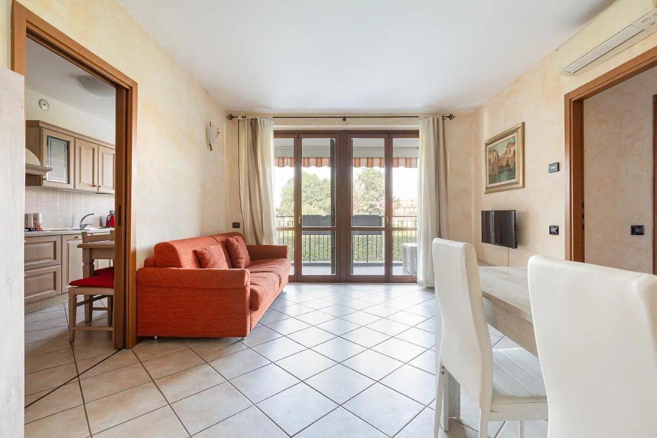 Apartment With Balcony Nearby M3 Subway Yellow Line Milano 0*,  Italien