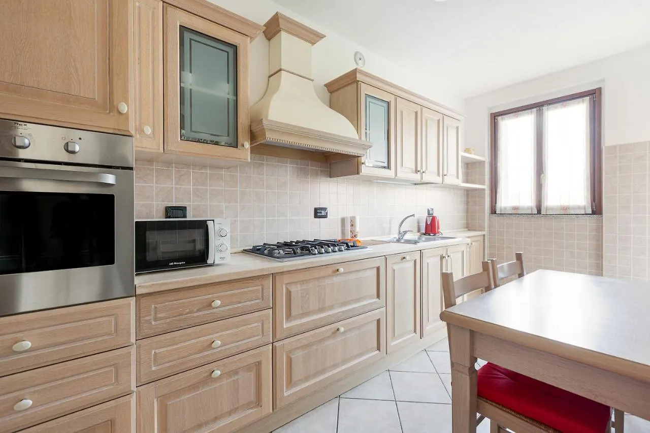 Apartment With Balcony Nearby M3 Subway Yellow Line Milano